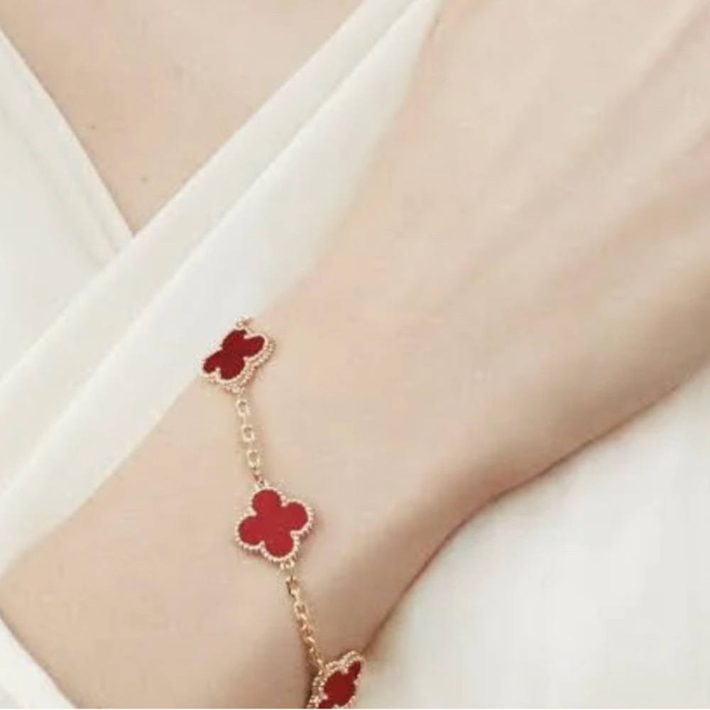 NWT 18 k plated clover bracelet in carnelian red - Picture 2 of 2